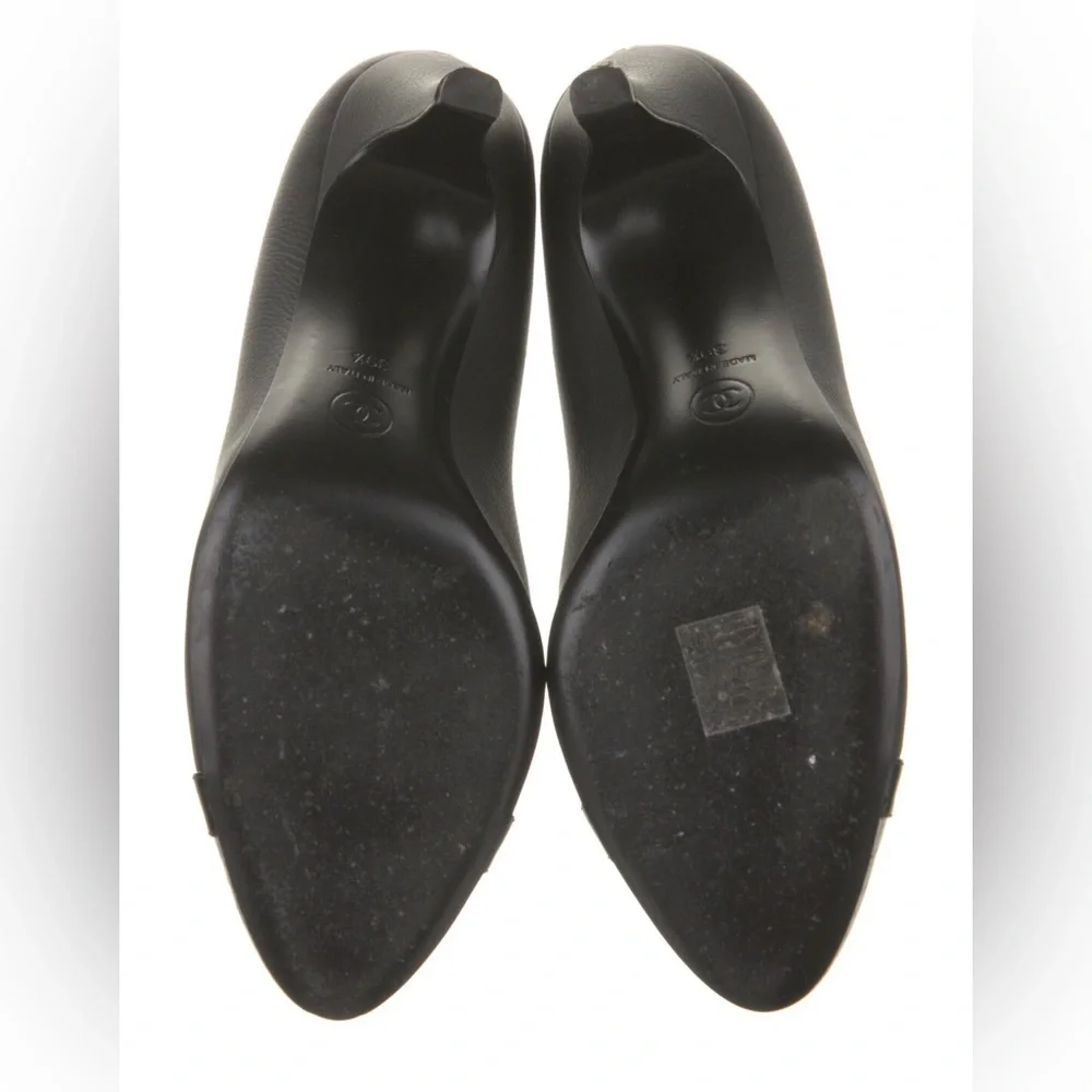 2019 Interlocking CC Logo Chanel Leather Pumps - Picture 6 of 13